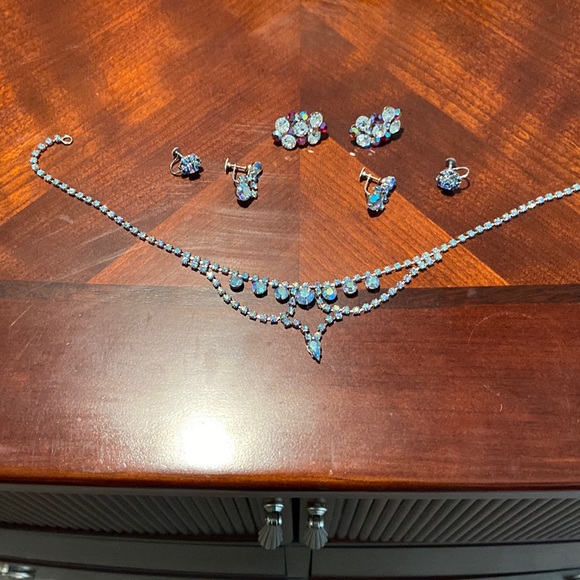 Necklace and 3 pair’s earrings - Picture 1 of 5